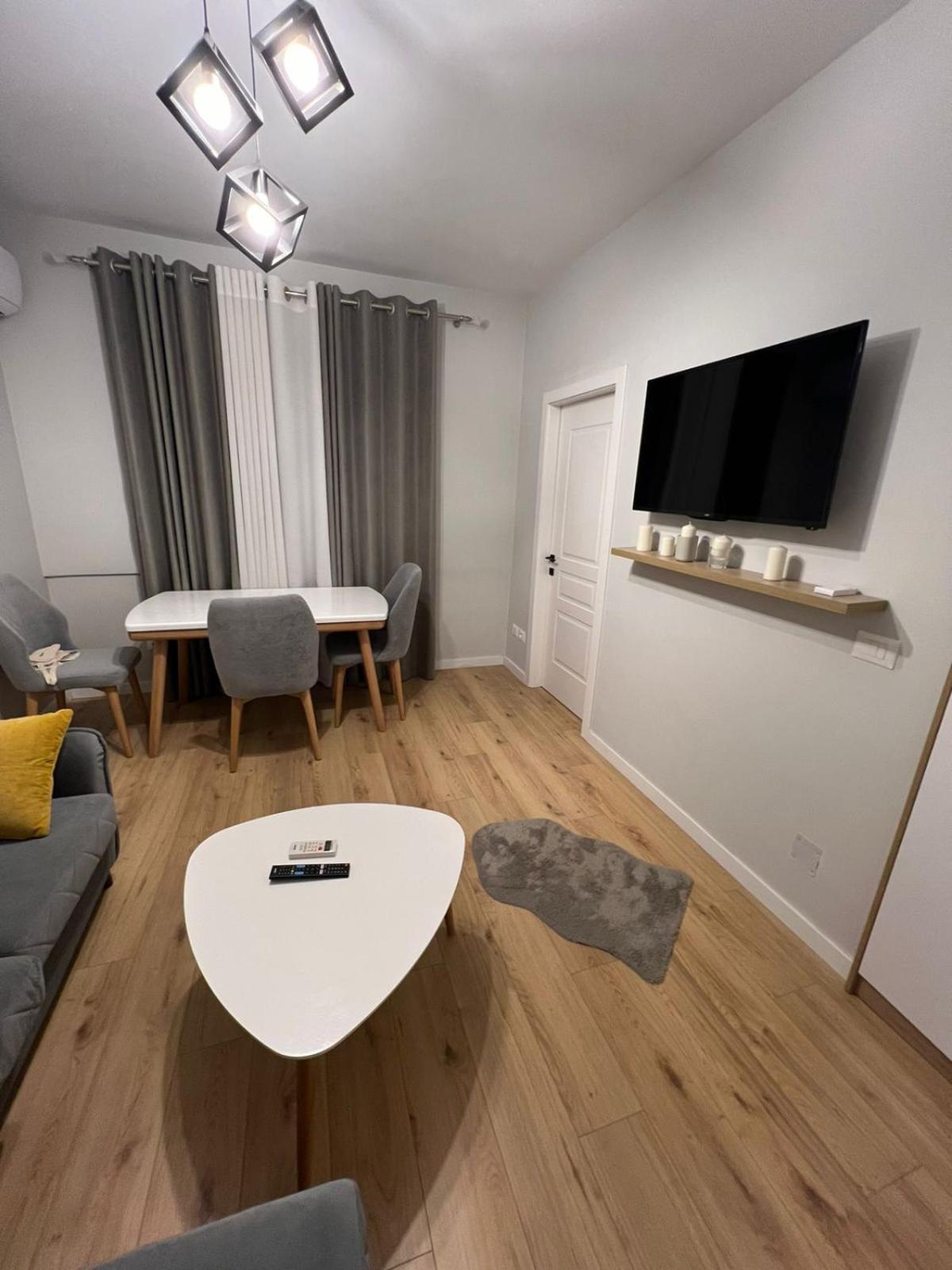 Ring Center Downtown Apartment Tirana
